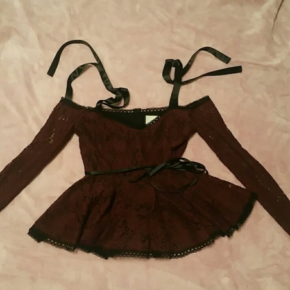 Alexis Burgundy Krysten Top M - Picture 2 of 4